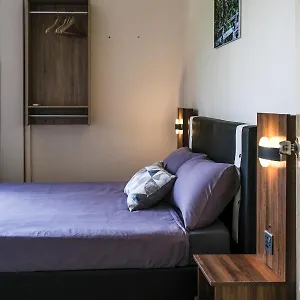  Lodge Step-in Malaysia